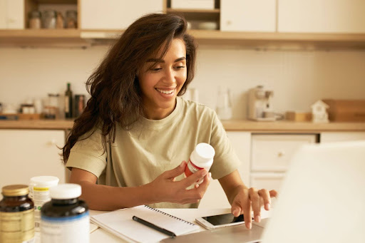Online Pharmacy Technician on a call discussing medicine.